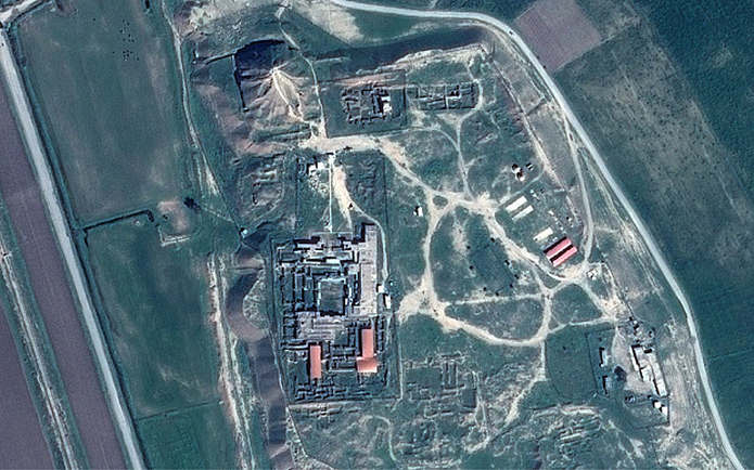 Iraq. Immagine satellitare di Nimrud, marzo 2014. Il sito è ancora integro (Foto CNES, 2014, Distribution Airbus DS - Pleiades Satellite Imagery Analysis by UNITAR-UNOSAT, “The Telegraph – Travel” - fonte Telegraph)