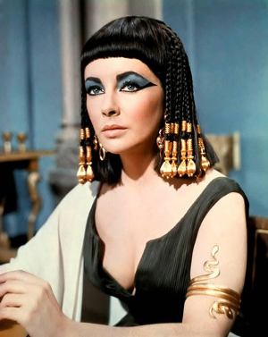 cleopatra-by-liz-taylor-egypt-is-a-heaven-24028559-398-500