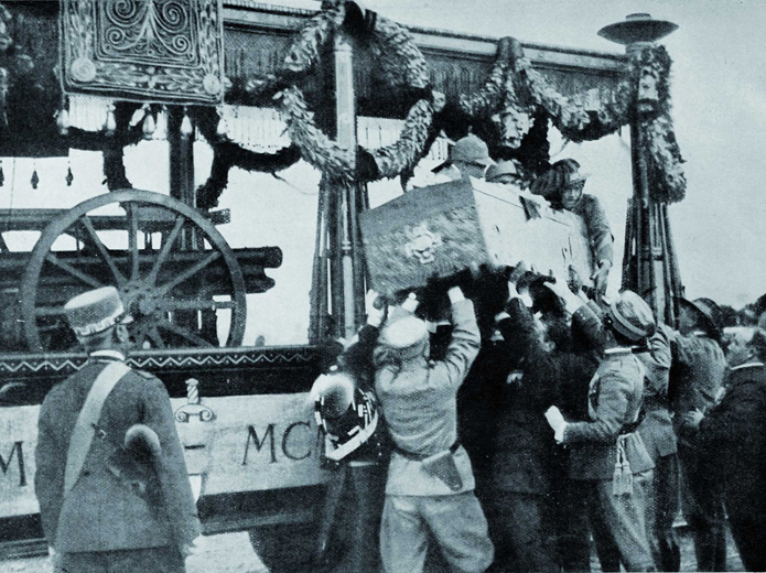 Il treno che nel 1921 portò la salma del milite ignoto da Aquileia a Roma 