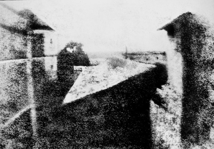  Vista dalla finestra a Le Gras, la più antica delle foto sopravvissute di Nicéphore Niépce (1826 circa), a Saint-Loup-de-Varennes 