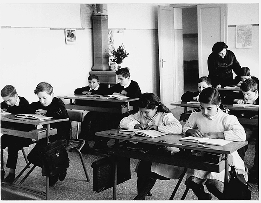 “Vita nella scuola”, Scuola Elementare Santa Chiara di Volterra (PI). Senza data. Archivio storico INDIRE, Fondo fotografico.
