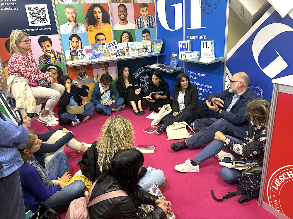 Il laboratorio durante la presentazione del Il QdR / Didattica e letteratura #22 è “Perdersi e ritrovarsi. Educazione alla lettura e didattica orientativa”, di Simone Giusti, Giusi Marchetta, nato da Educare la lettura 2024-25