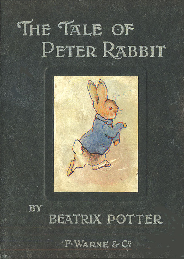 Copertina della prima edizione di The Tale of Peter Rabbit, pubblicata da Frederick Warne & Co. nel 1902. Wikimedia Commons, pubblico dominio