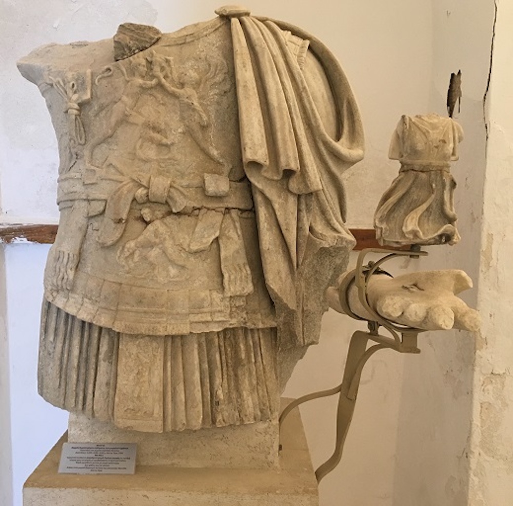 Statua acefala di Marco Antonio (foto Museo di Naxos)