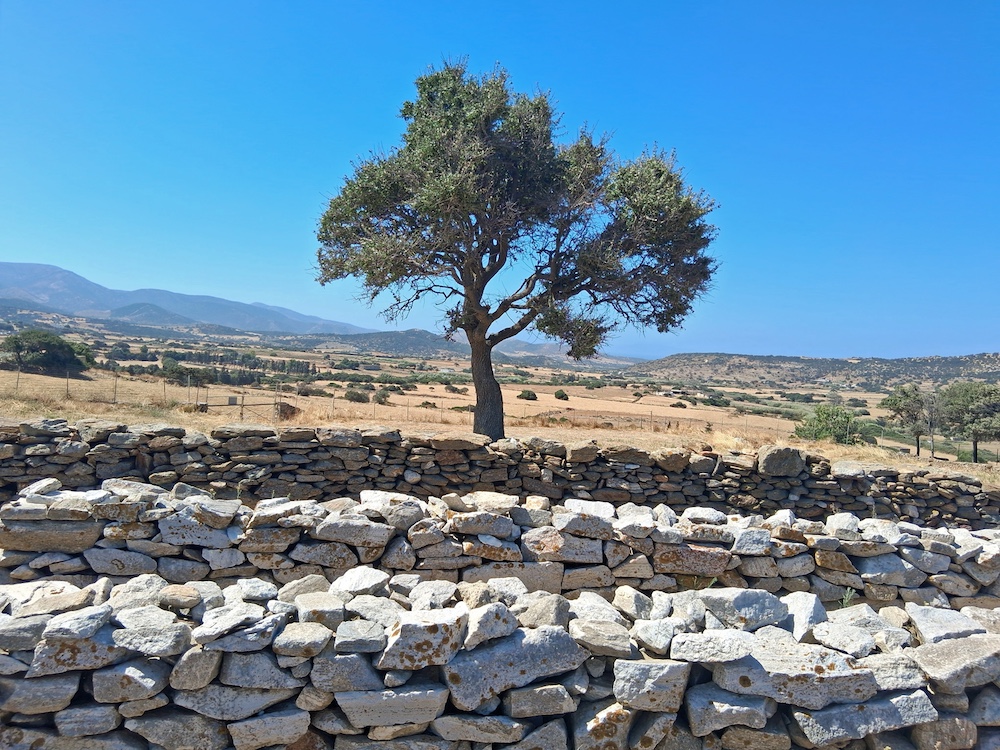 Il panorama dall'altura di Gyroulas