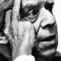 Montale Eugenio -scrittore premio Nobel fotogtrafato nella sua casa milanese 1975 Premio Nobel